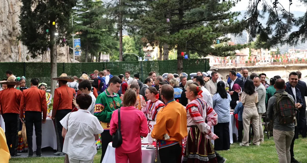 Amasya Valisi Önder Bakan, Halk Dansları Ekiplerini Ağırladı 2