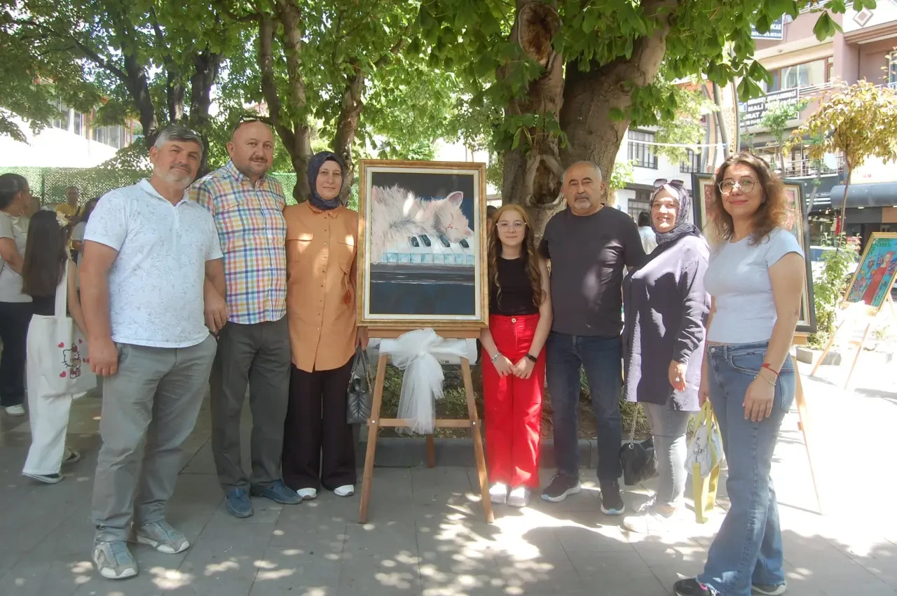 BİLSEM’den Sanat Dolu Yıl Sonu Sergisi: Öğrencilerden Göz Dolduran Eserler 4