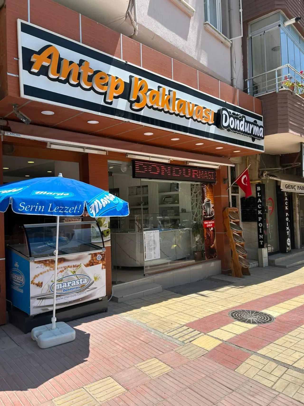 Merzifon Antep Baklavacısı Yeni Yerinde Bayramda Yoğun İlgi Gördü 3