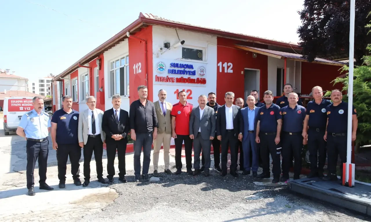 Başkan Rıfat Uzun’dan Personellere Bayram Ziyareti: “Suluova İçin Gece Gündüz Emek Veren Herkese Teşekkür Ediyorum” 3
