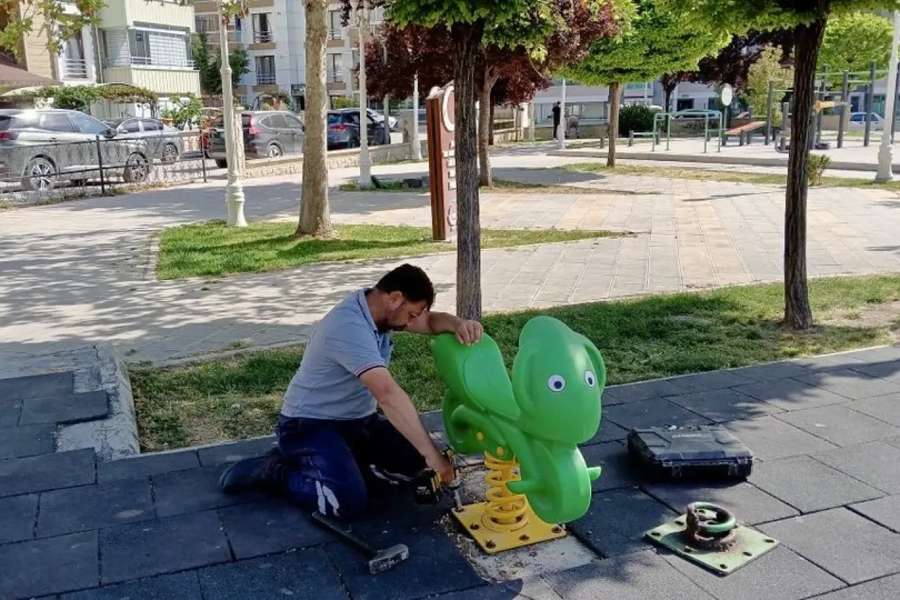 Amasya Belediyesi’nden Parklarda Yenileme Hamlesi: Çocuklar İçin Daha Güvenli Oyun Alanları 3