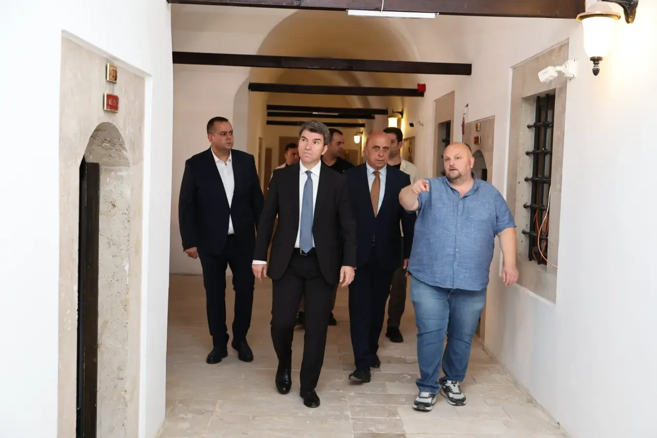 Amasya Valisi Önder Bakan, Tarihi Taşhan'daki Çalışmaları İnceledi 2