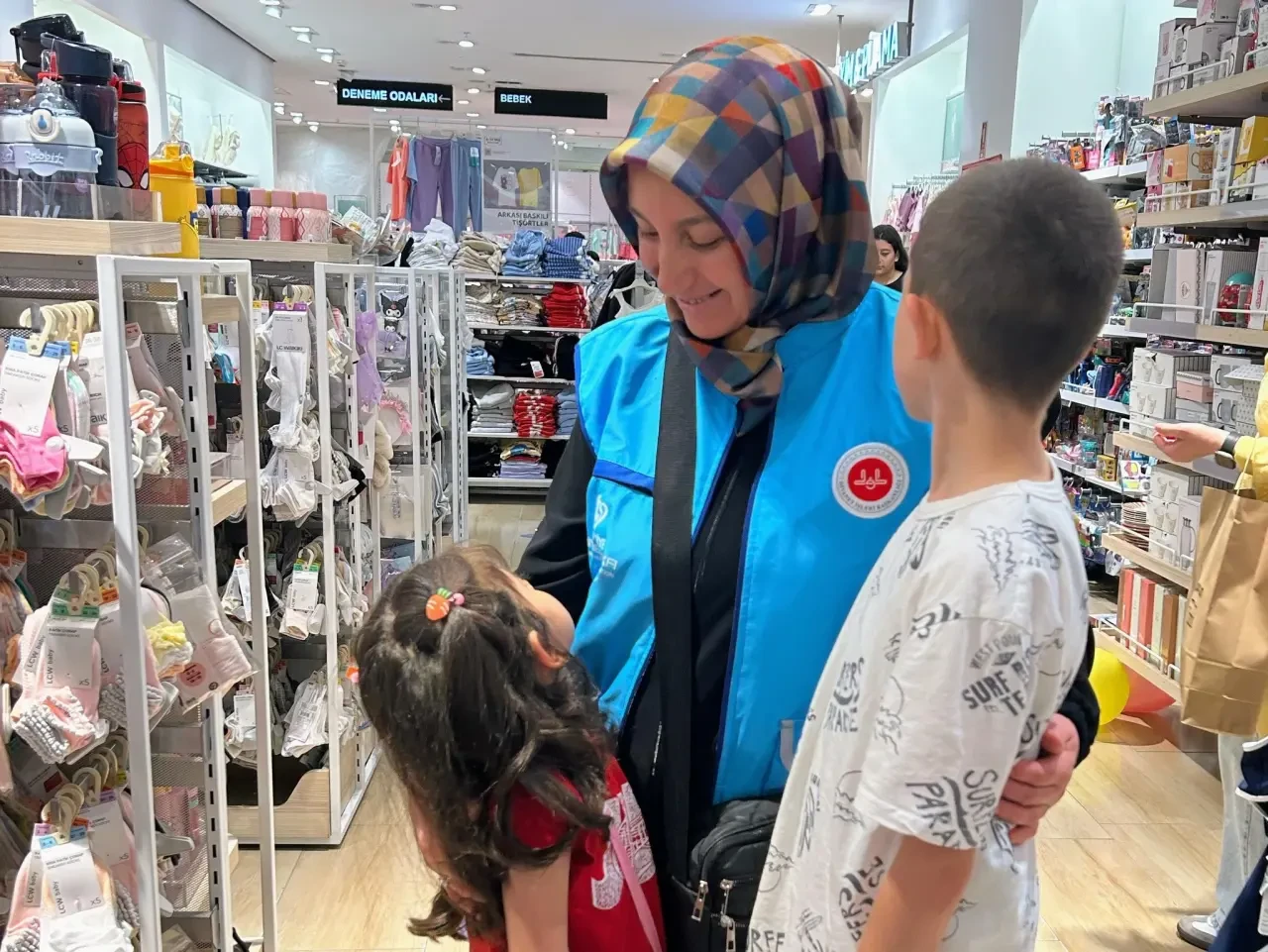 Bayramlık Hediyelerle Gönüllere Dokundular: Çocukların Yüzü İyilikle Güldü 3