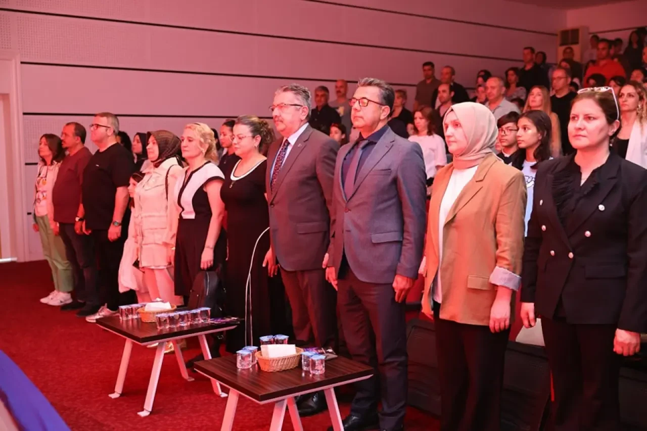 Aladdin Müzikali Sahneyi Büyüledi: Kutlubey Koleji Öğrencilerinden İngilizceyle Masalsı Bir Yolculuk 2