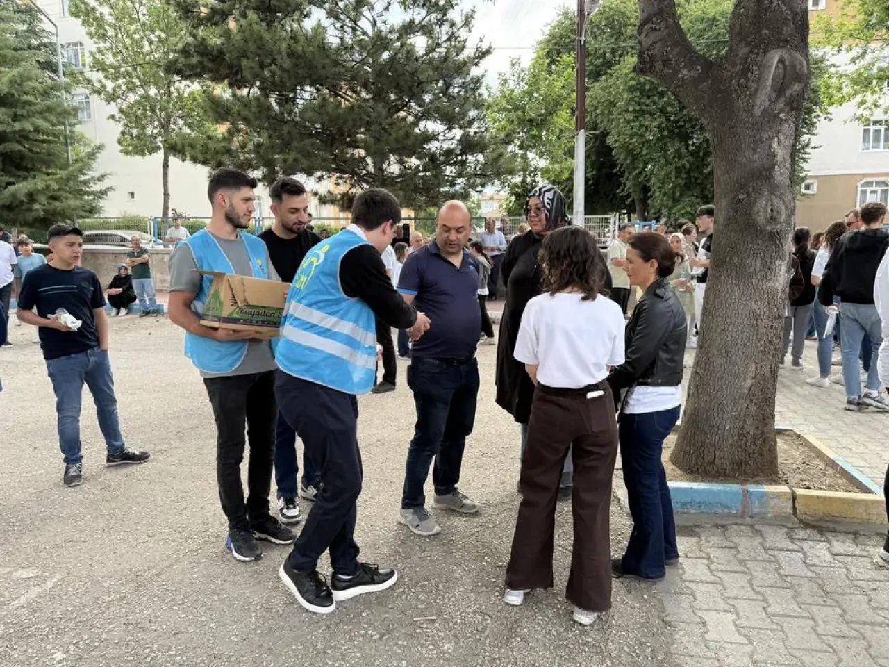 Merzifon’da LGS Adaylarına AK Gençlik’ten Moral Desteği 3