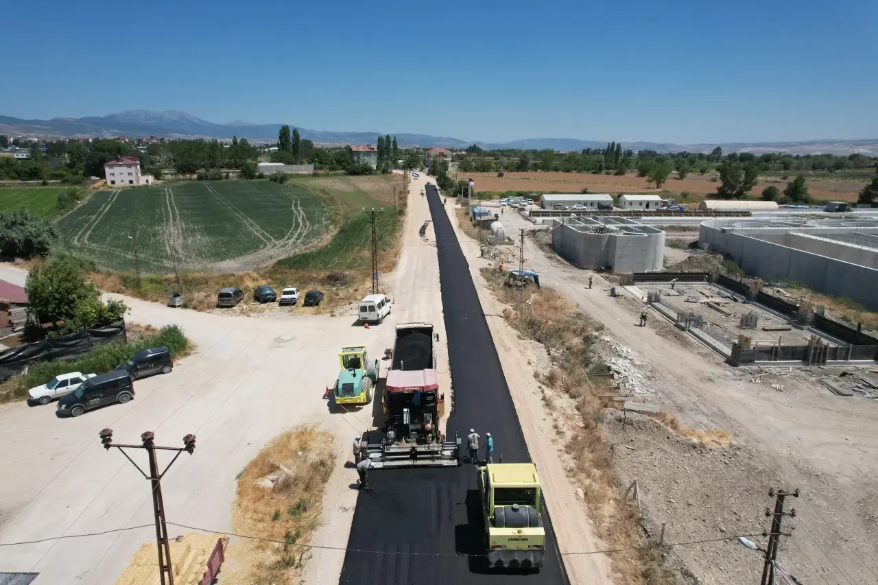 Suluova’da Celal Bayar Caddesi Asfalta Kavuştu 4