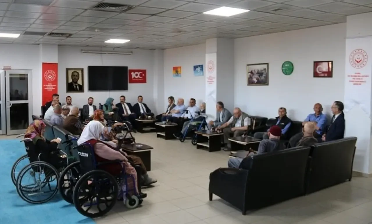 Milletvekili Haluk İpek’ten Bayramda Anlamlı Ziyaret: Huzurevindeki Büyüklerle Buluştu 2