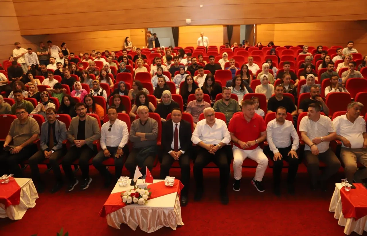 Amasya Üniversitesi’nde Şenlik Coşkusu Ödüllerle Taçlandı: 16. Bilim, Kültür, Sanat ve Spor Şenlikleri Sona Erdi 1