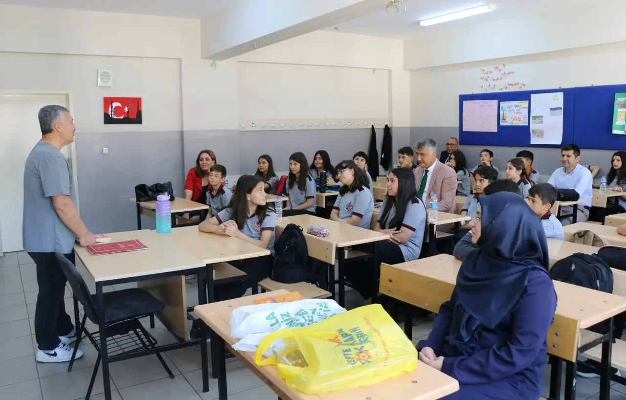 İl Millî Eğitim Müdürü Katipoğlu, “Kitabımı Tanıtıyorum” Etkinliğine Katıldı 1