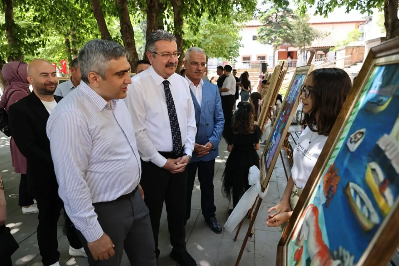 BİLSEM’den Sanat Dolu Yıl Sonu Sergisi: Öğrencilerden Göz Dolduran Eserler 1