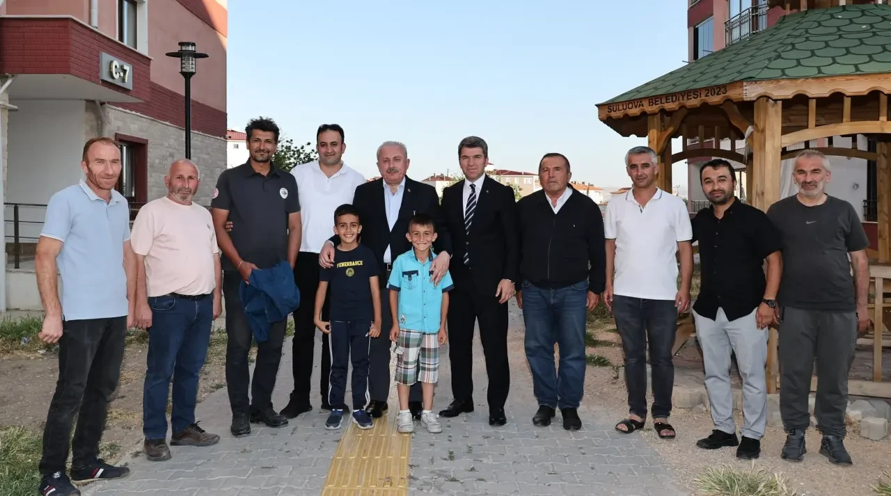 Prof. Dr. Mustafa Şentop ve Vali Önder Bakan’dan Depremzede Aileye Anlamlı Ziyaret 3