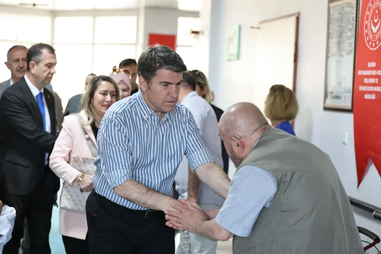 Vali Önder Bakan’dan Suluova Huzurevi’ne Bayram Ziyareti 3