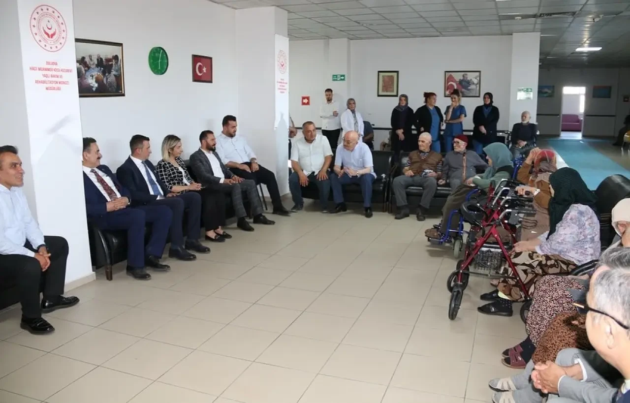 Milletvekili Haluk İpek’ten Bayramda Anlamlı Ziyaret: Huzurevindeki Büyüklerle Buluştu 1