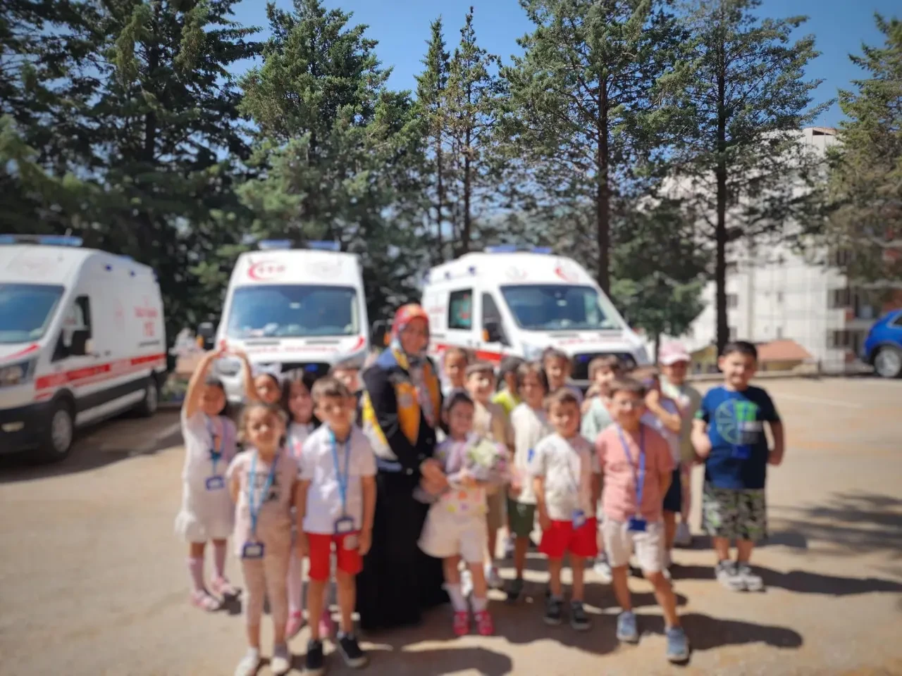 Anaokulu Öğrencilerinden Ambulans Ekibine Anlamlı Ziyaret! 3