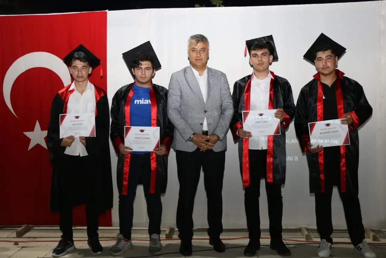 Taşova’da Mezuniyet ve Şed Kuşanma Coşkusu: Emek ve Gelenek Bir Arada 2