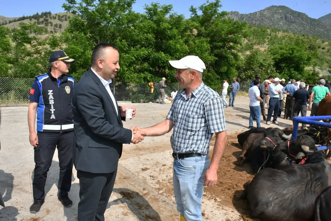 Başkan Turgay Sevindi Canlı Hayvan Pazarı’nı Ziyaret Etti 2