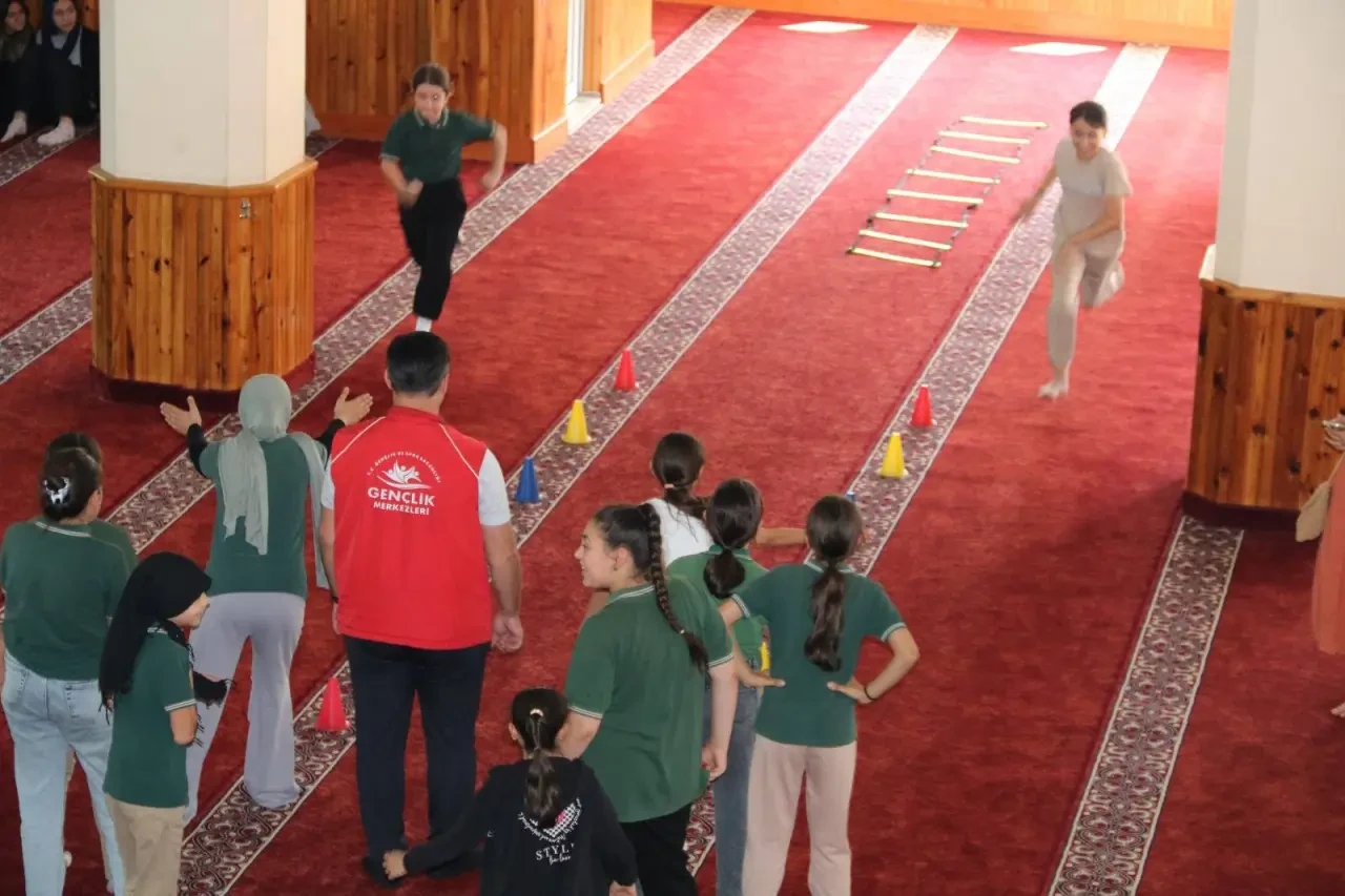 Gençlik Merkezi’nden Anlamlı Çıkartma: Öğrencilerle Çevre ve Değer Günü 1