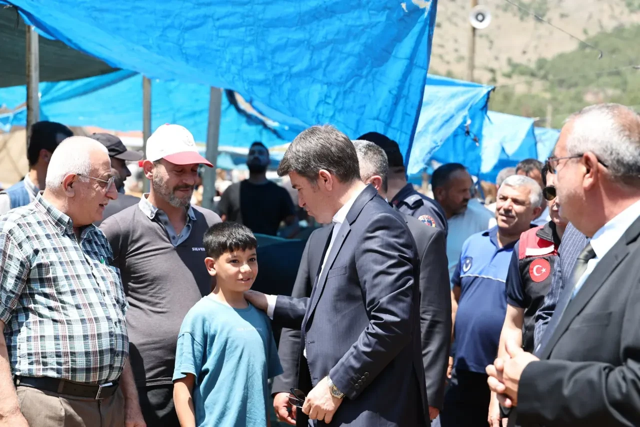 Amasya Protokolünden Hayvan Pazarı Ziyareti 4