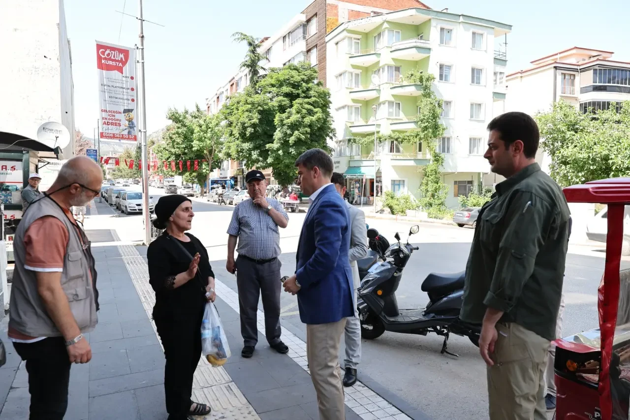 Vali Önder Bakan’dan Mahallelere Yakın Temas: Esnaf ve Vatandaşla Birebir Görüşme 1