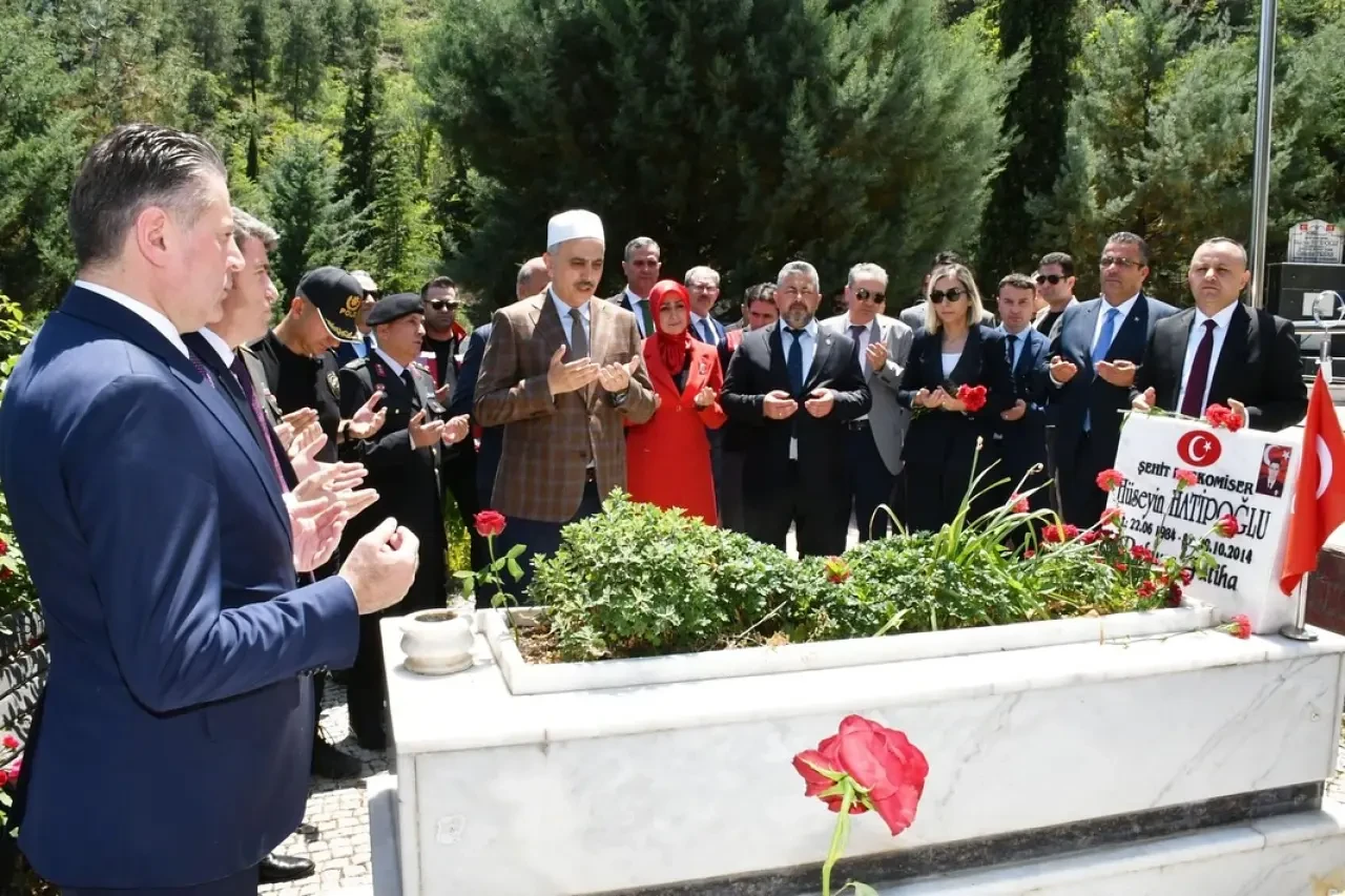 Amasya Şehitliği’nde Duygusal Ziyaret: Aziz Şehitler Dualarla Yad Edildi 3