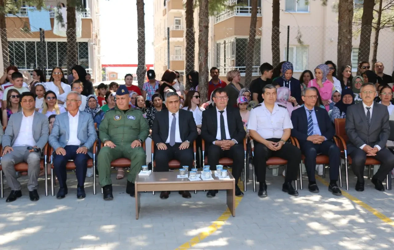Merzifon’da Karne Heyecanı: Kaymakam Karaaslan Öğrencilerin Sevincine Ortak Oldu 1