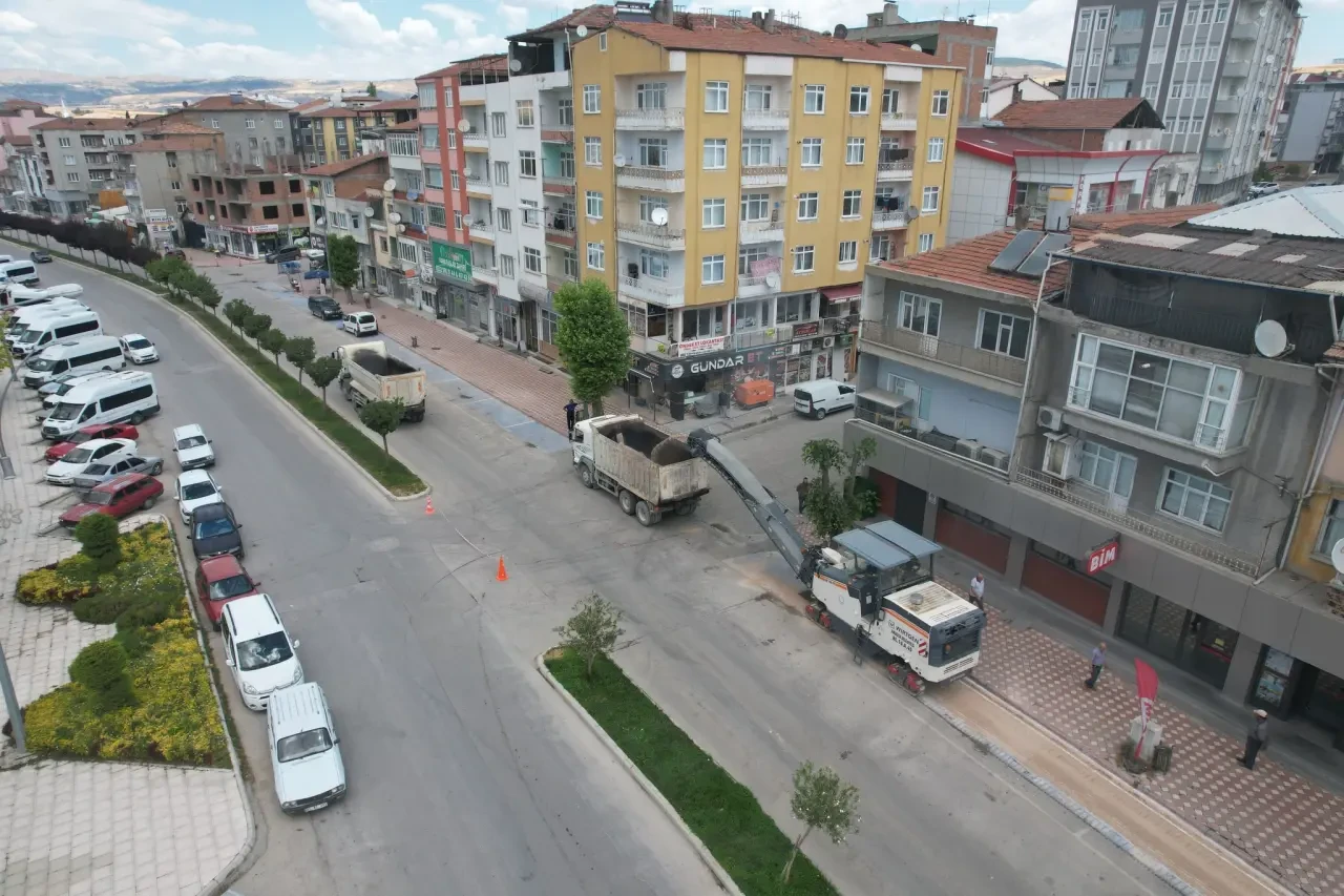 Suluova Belediyesi Atatürk Bulvarı’nda Asfalt Kazıma Çalışmalarına Başladı 2