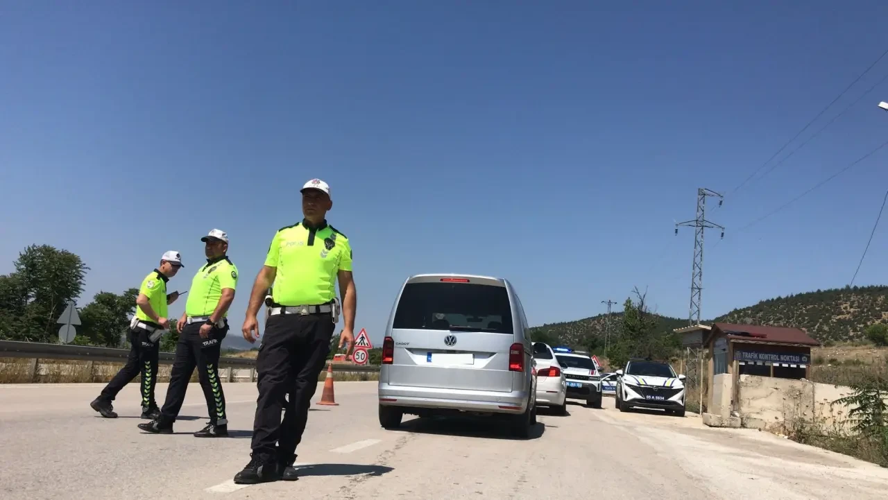 Amasya İl Emniyet Müdürlüğü’nden Bayramda Trafik Güvenliği Uyarısı 3