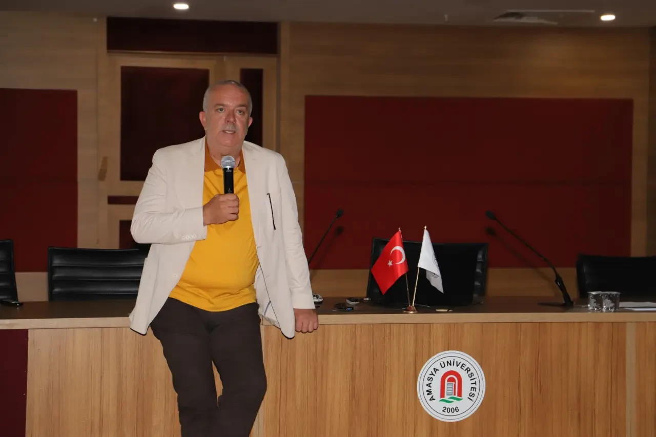 Amasya Üniversitesi’nde “Ruha Şifa Hoş Sada” Konferansı Yoğun İlgi Gördü 3