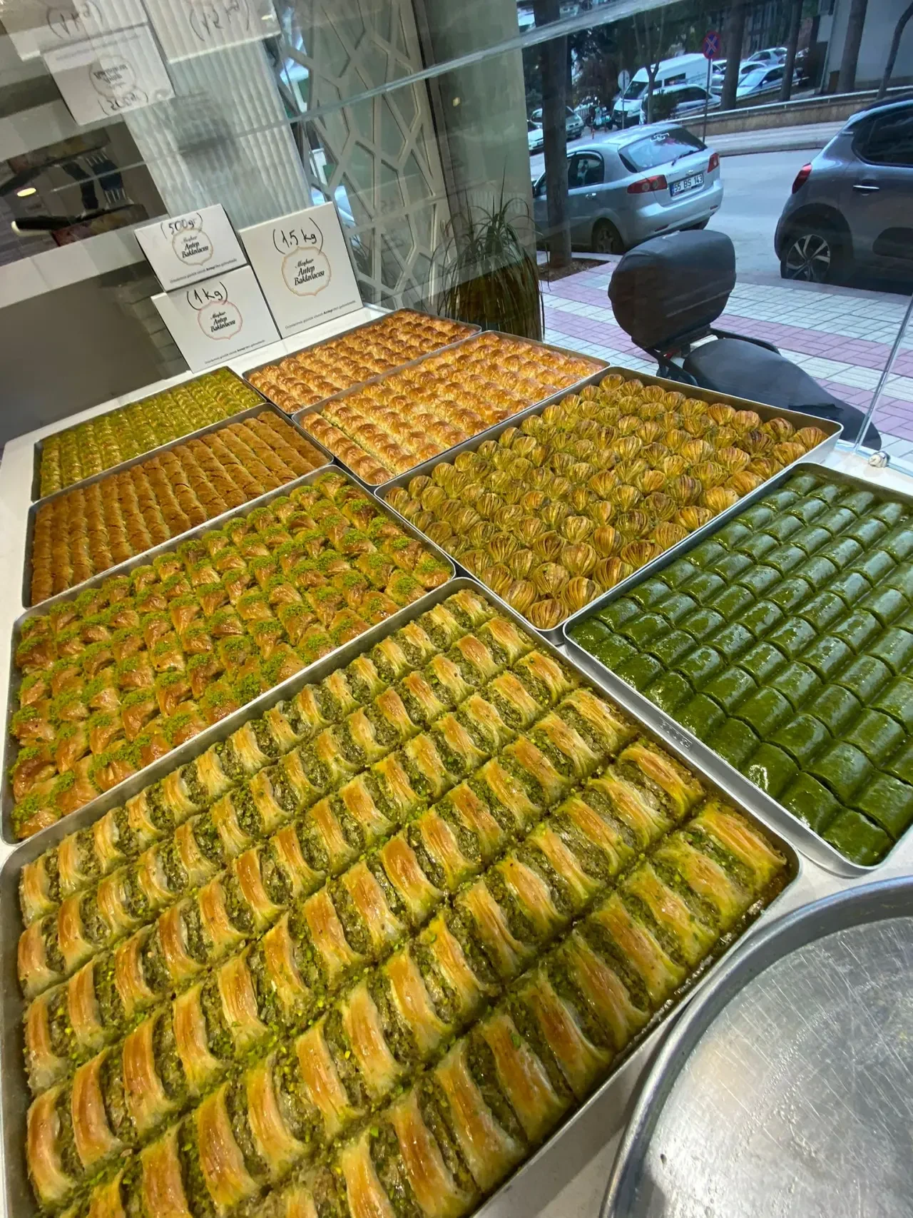 Merzifon Antep Baklavacısı Yeni Yerinde Bayramda Yoğun İlgi Gördü 4