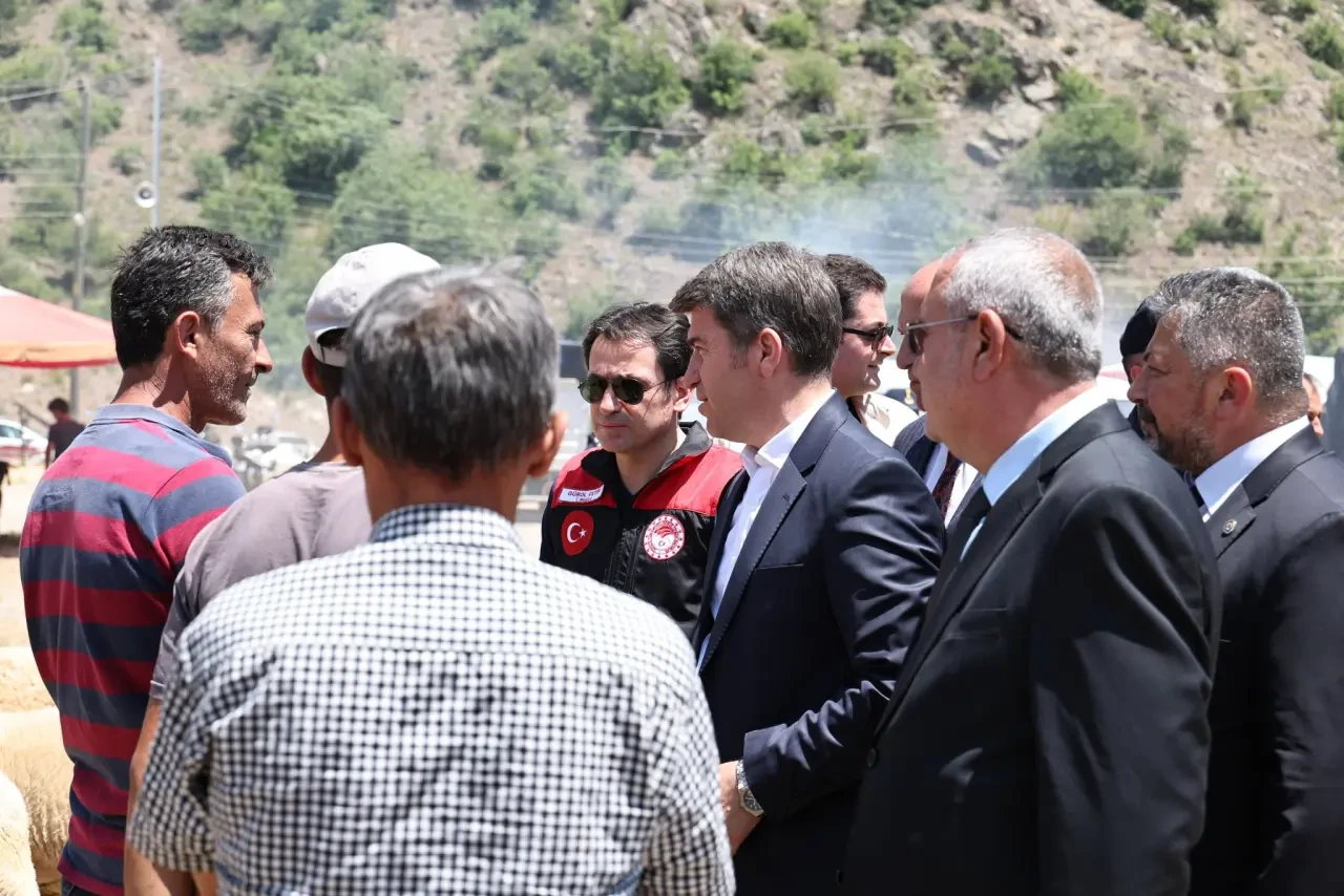 Amasya Protokolünden Hayvan Pazarı Ziyareti 3