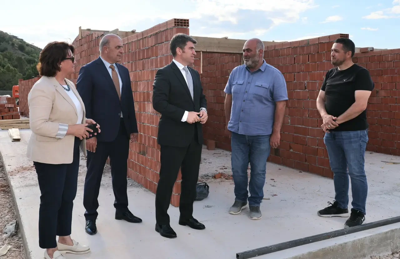 Vali Önder Bakan’dan Sokak Hayvanlarına Şefkat Eli: Barınak İnşaatında Yerinde İnceleme 3