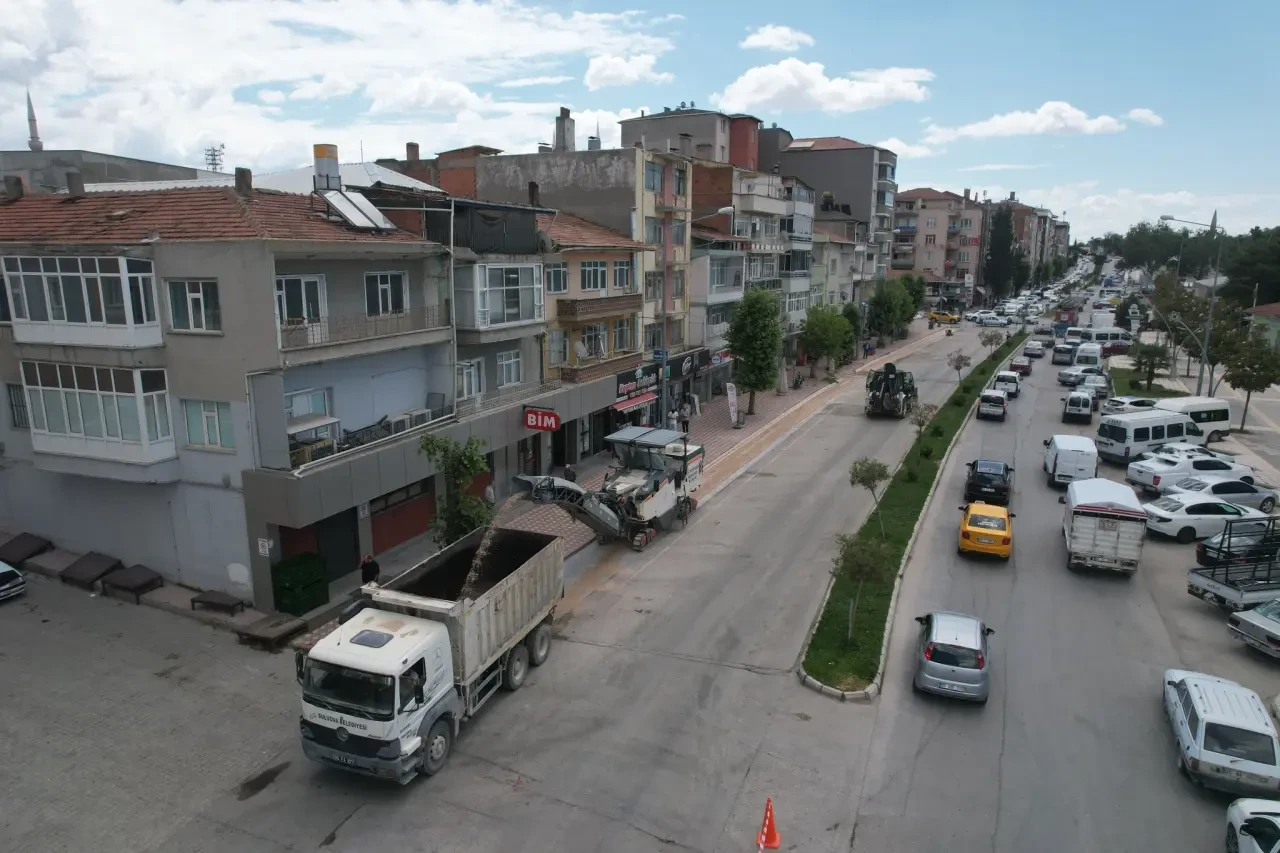 Suluova Belediyesi Atatürk Bulvarı’nda Asfalt Kazıma Çalışmalarına Başladı 4