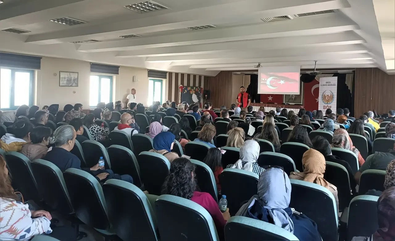 Amasya Emniyetinden Öğretmenlere Terörle Mücadele Eğitimi: “Gençlik Sizin Eseriniz” Projesiyle 473 Öğretmene Ulaşıldı 1