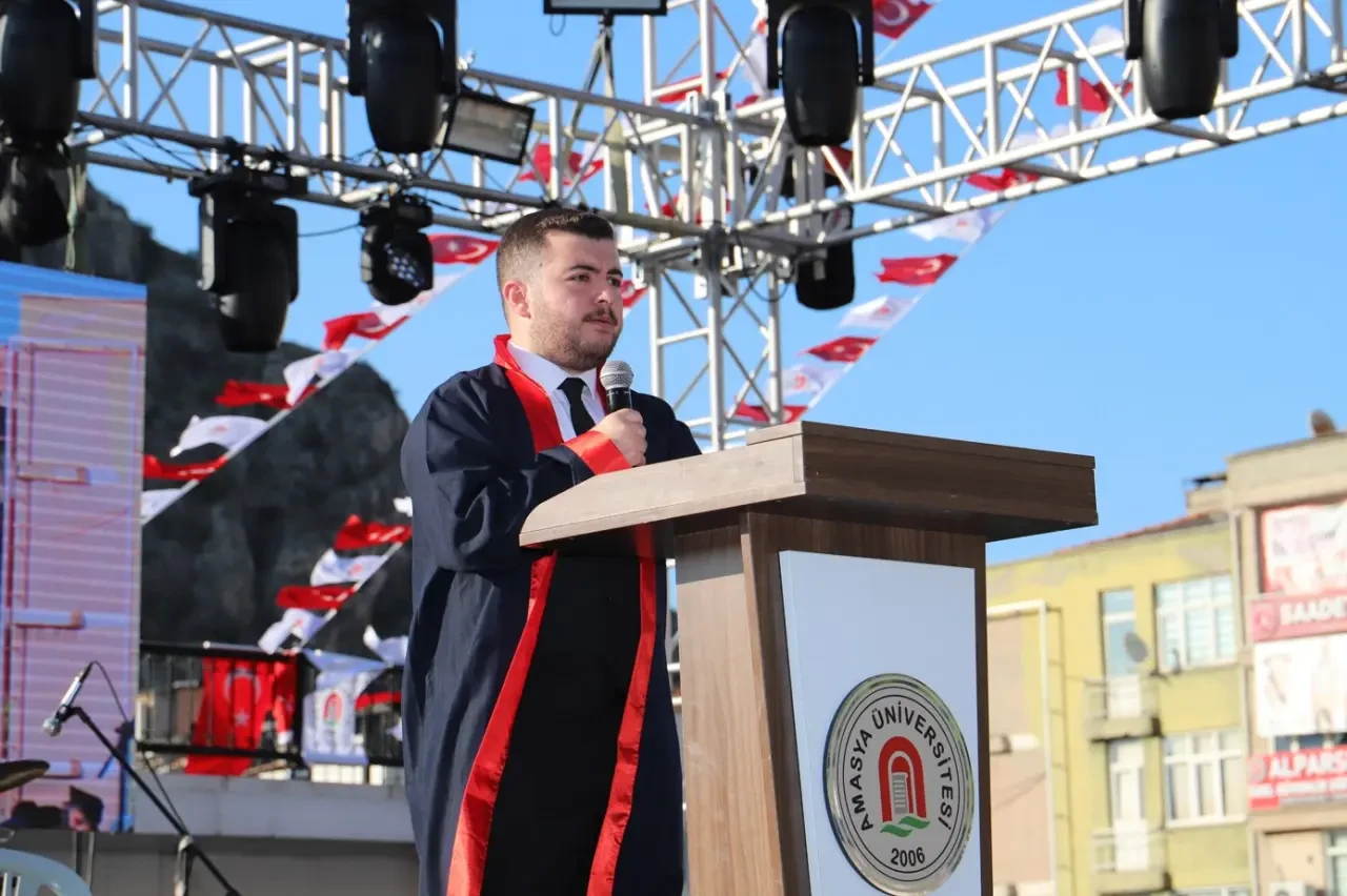 Amasya Üniversitesi’nde Coşkulu Mezuniyet Töreni: 4.506 Öğrenci Geleceğe Uğurlandı 2
