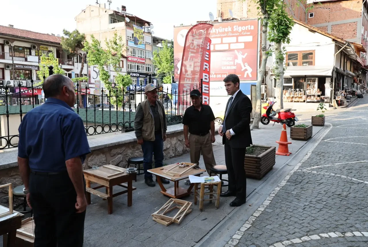 Amasya Valisi Önder Bakan, Şehir Merkezinde Esnaf ve Vatandaşlarla Buluştu 4