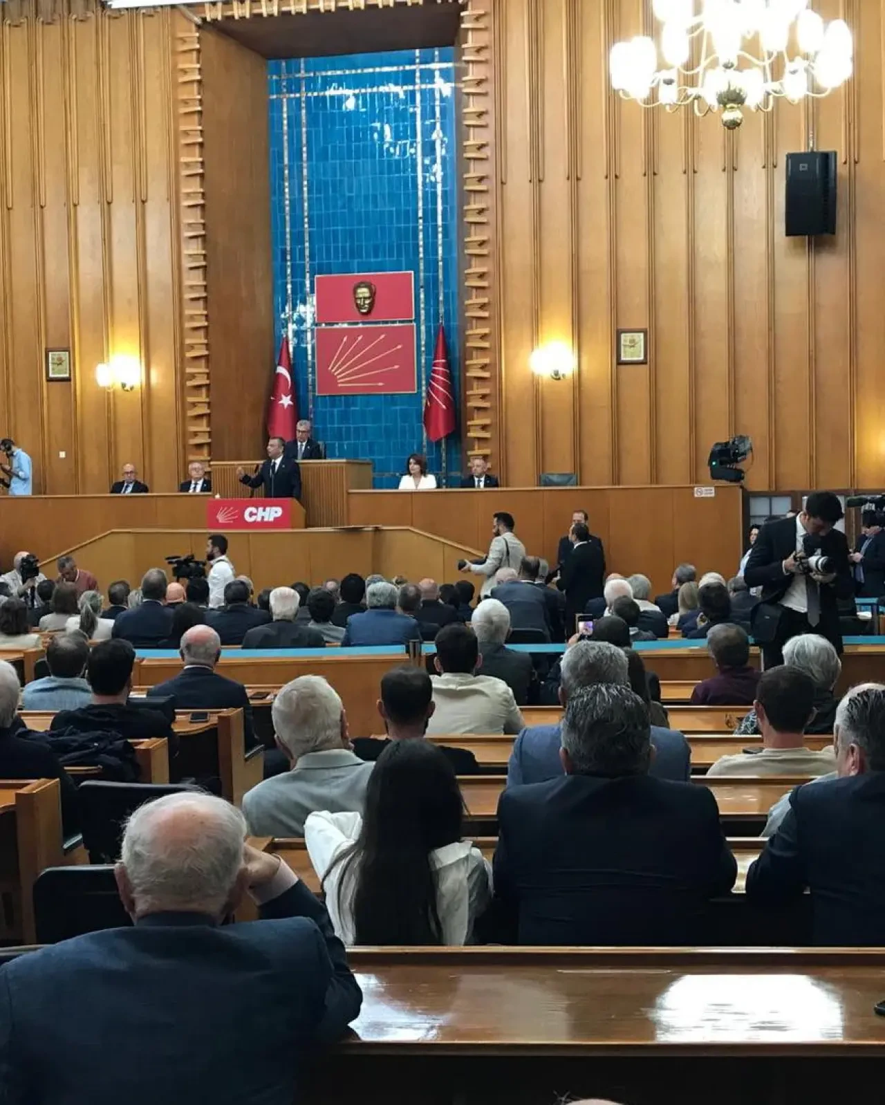 Başkan Alp Kargı, CHP Grup Toplantısı'na Kızıyla Katıldı 1