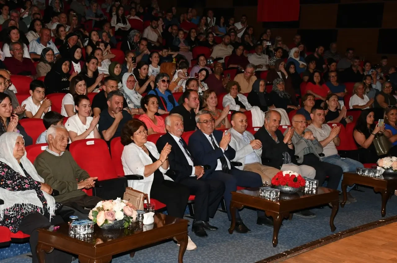 Amasya Belediyesi Konservatuvarı Öğrencilerinin Sertifika Töreni Coşkusu 1