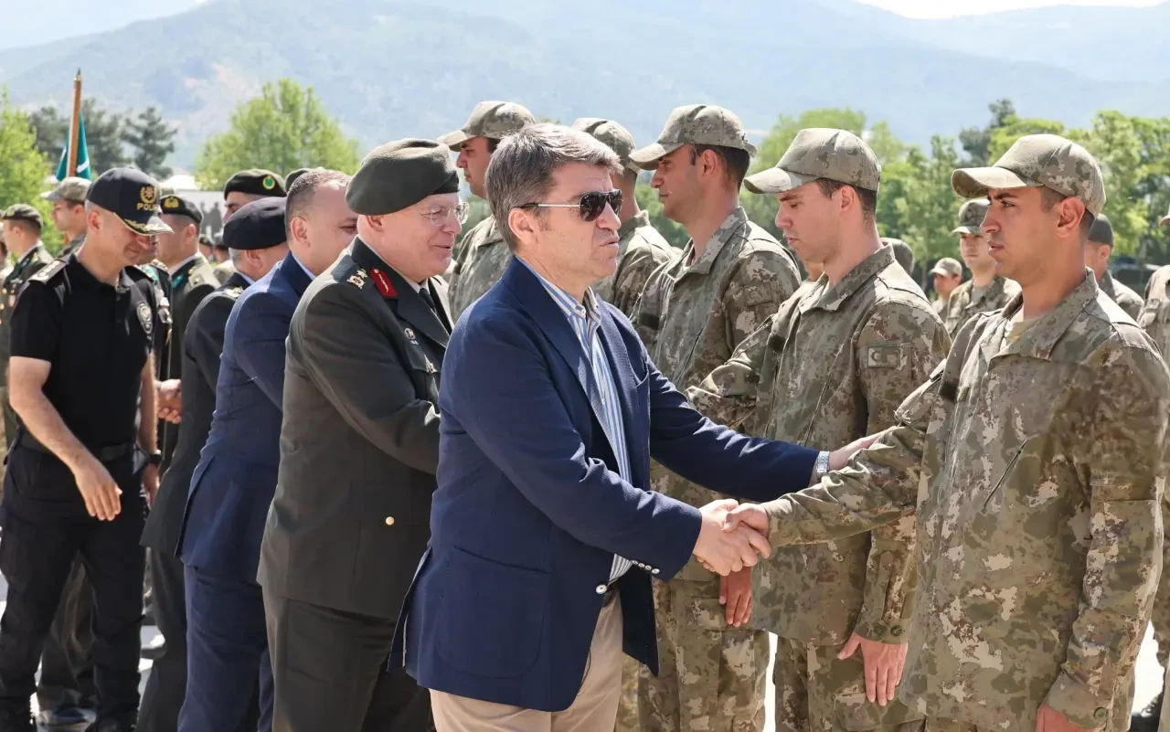 Vali Önder Bakan, Mehmetçiklerle Bayramlaştı: “Vatan Nöbetindeki Kahramanlarımızın Bayramı Kutlu Olsun” 2