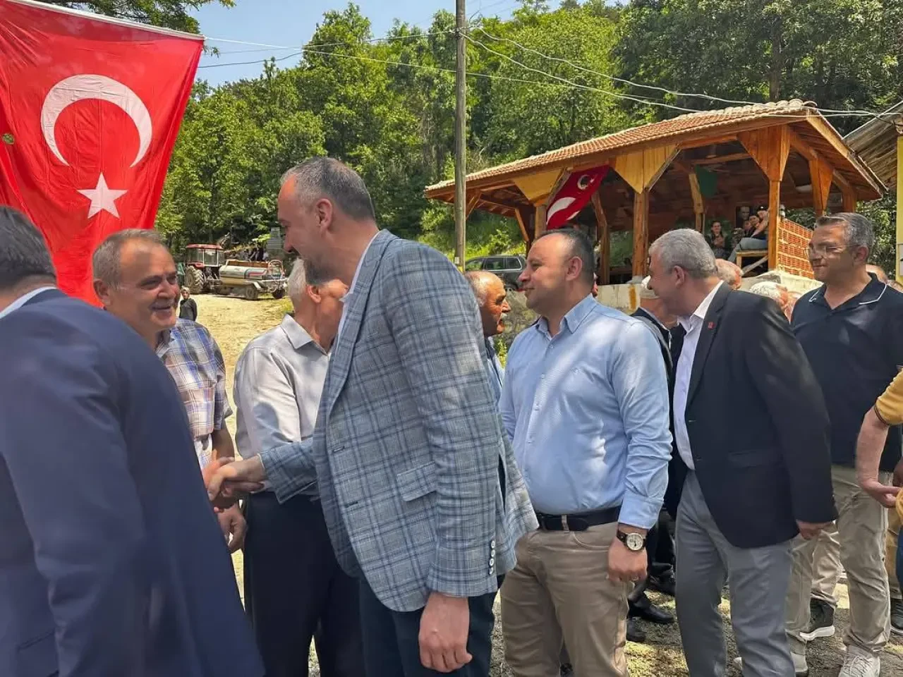 Karagöz, Geleneksel Şenlikte Halkla Kucaklaştı 3
