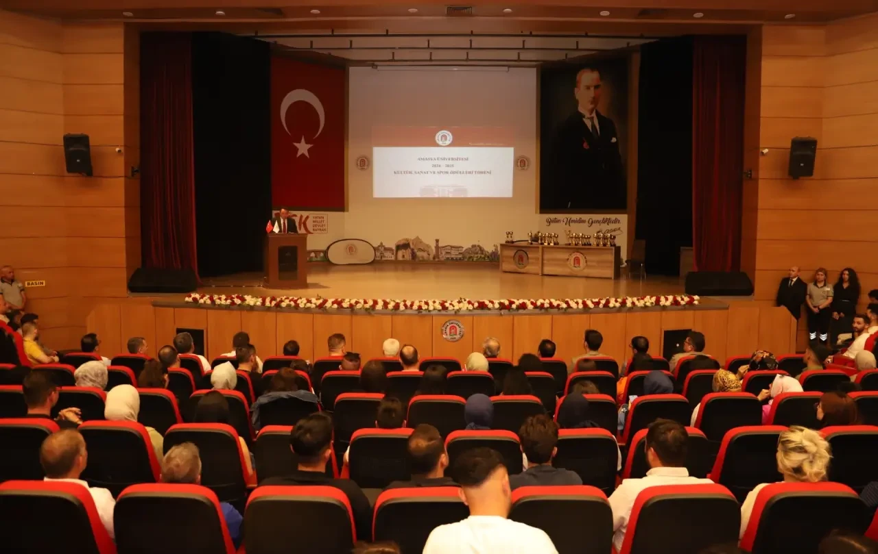 Amasya Üniversitesi’nde Şenlik Coşkusu Ödüllerle Taçlandı: 16. Bilim, Kültür, Sanat ve Spor Şenlikleri Sona Erdi 5