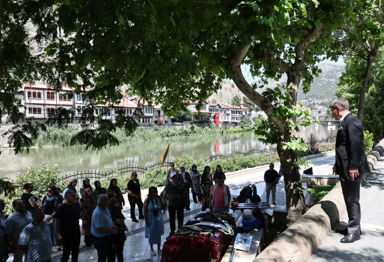 Vali Önder Bakan Amasya’da Esnaf ve Vatandaşlarla Buluştu 4