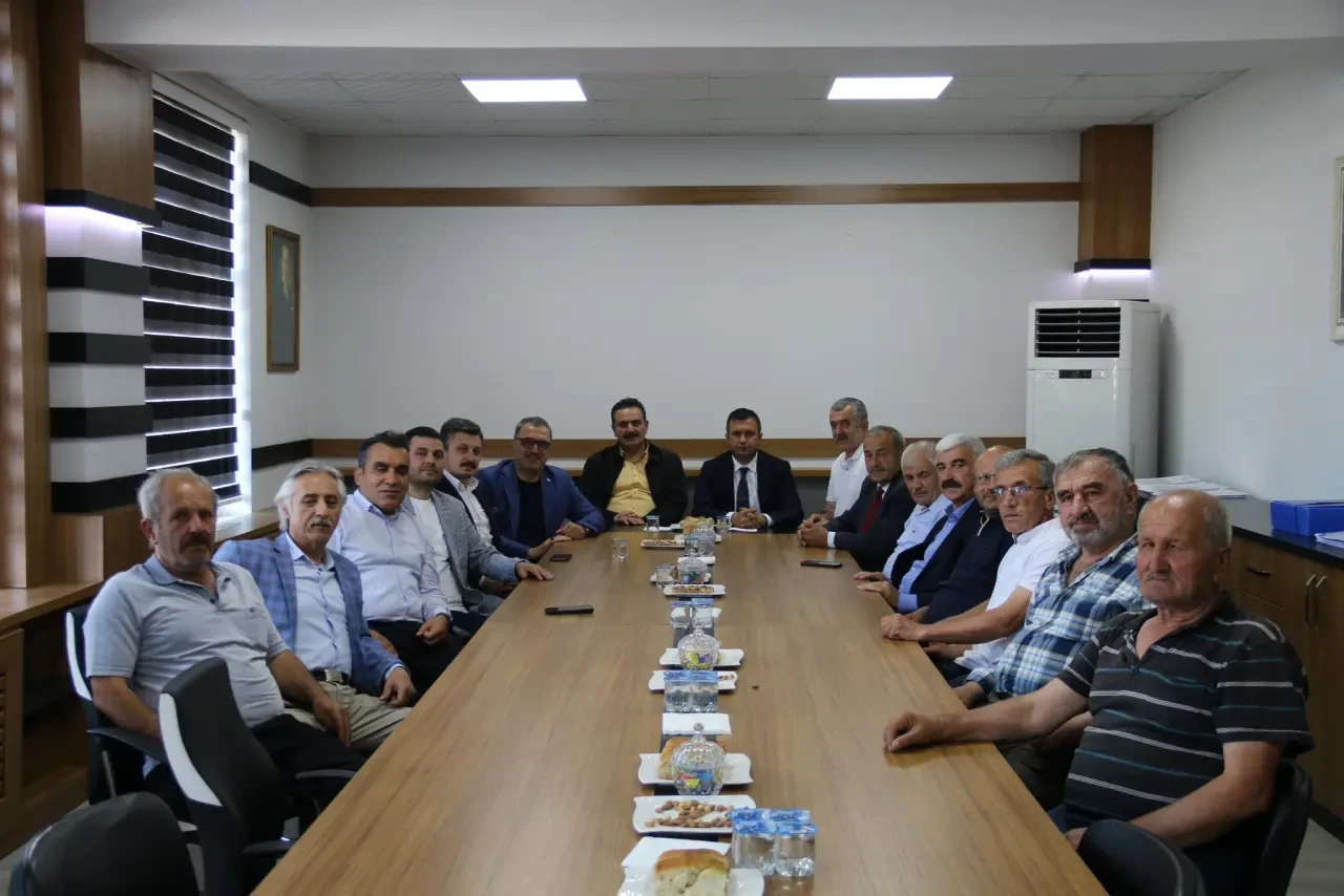 AK Parti Amasya Milletvekilleri, Hamamözü’nde Teşkilatla Bayramlaştı 3