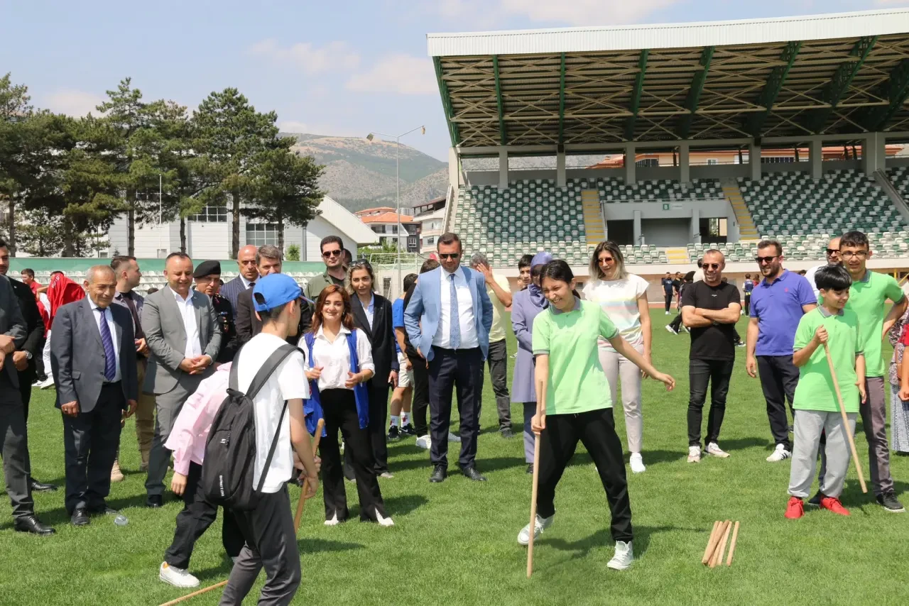 Amasya İl Başkanı Galip Uzun, Miniklerle Geleneksel Oyunlarda Buluştu! 1