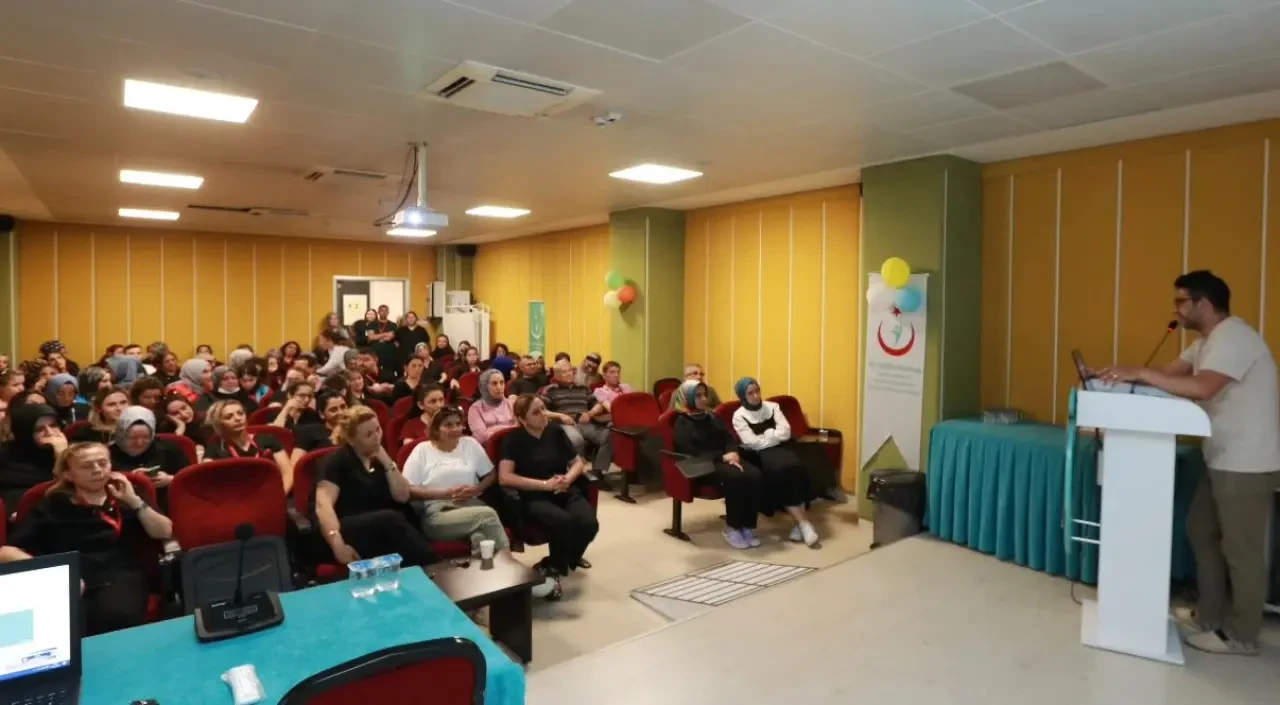 Hastane Personeline Hasta Hakları ve Etkili İletişim Eğitimi Verildi 2