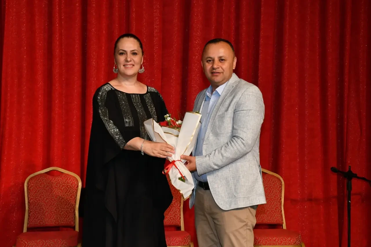 Amasya Belediyesi Konservatuvarı Öğrencilerinin Sertifika Töreni Coşkusu 4