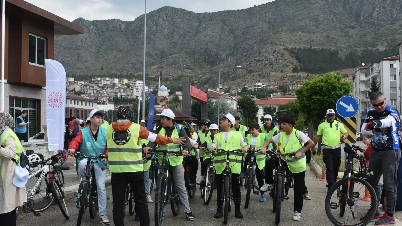 Amasya’da 12. Yeşilay Bisiklet Turu Coşkusu 3
