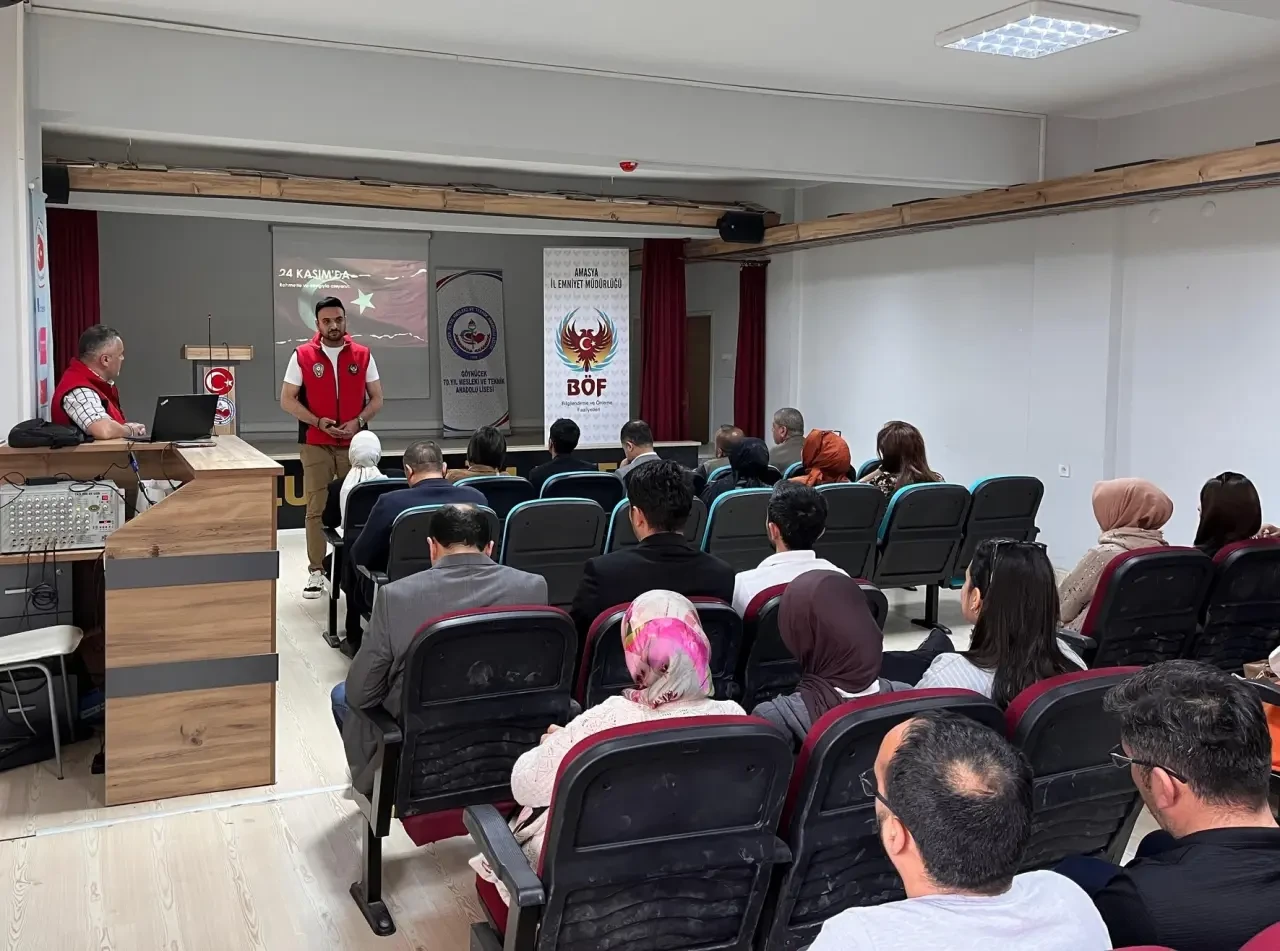 Amasya Emniyetinden Öğretmenlere Terörle Mücadele Eğitimi: “Gençlik Sizin Eseriniz” Projesiyle 473 Öğretmene Ulaşıldı 3