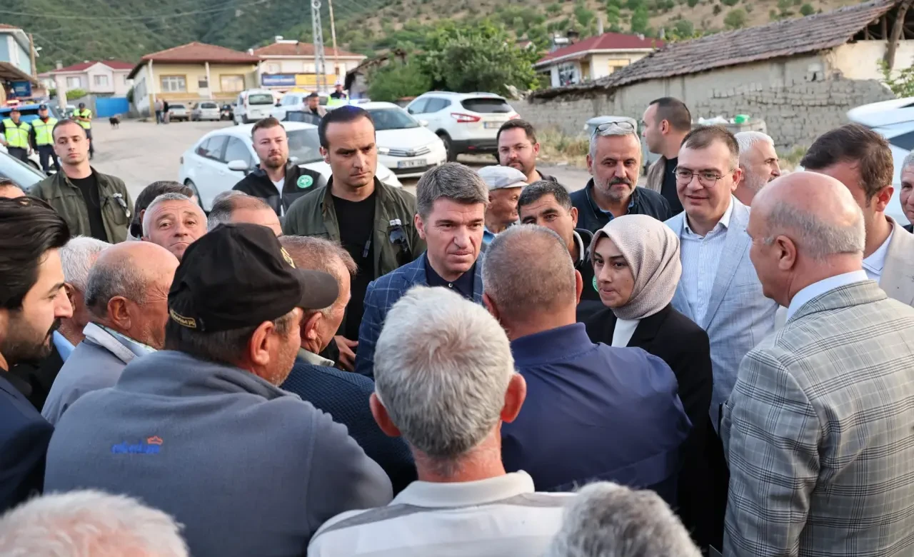 Amasya Valisi Önder Bakan, Çetmi Köyü'nde Vatandaşların Sorunlarını Dinledi 3