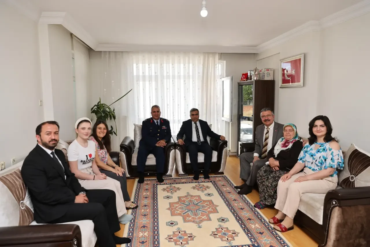 Merzifon Kaymakamı Karaaslan’dan Şehit ve Gazi Ailelerine Bayram Ziyareti 3