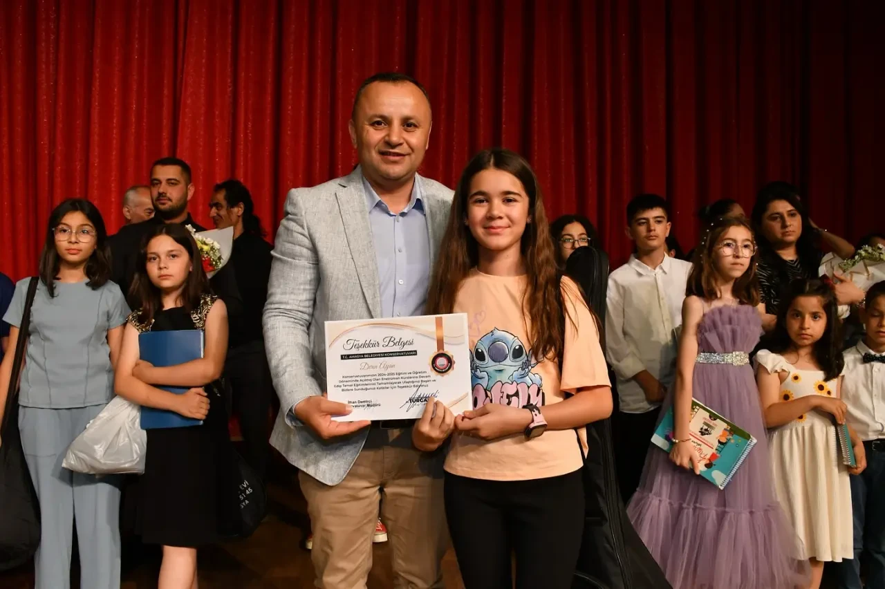 Amasya Belediyesi Konservatuvarı Öğrencilerinin Sertifika Töreni Coşkusu 5